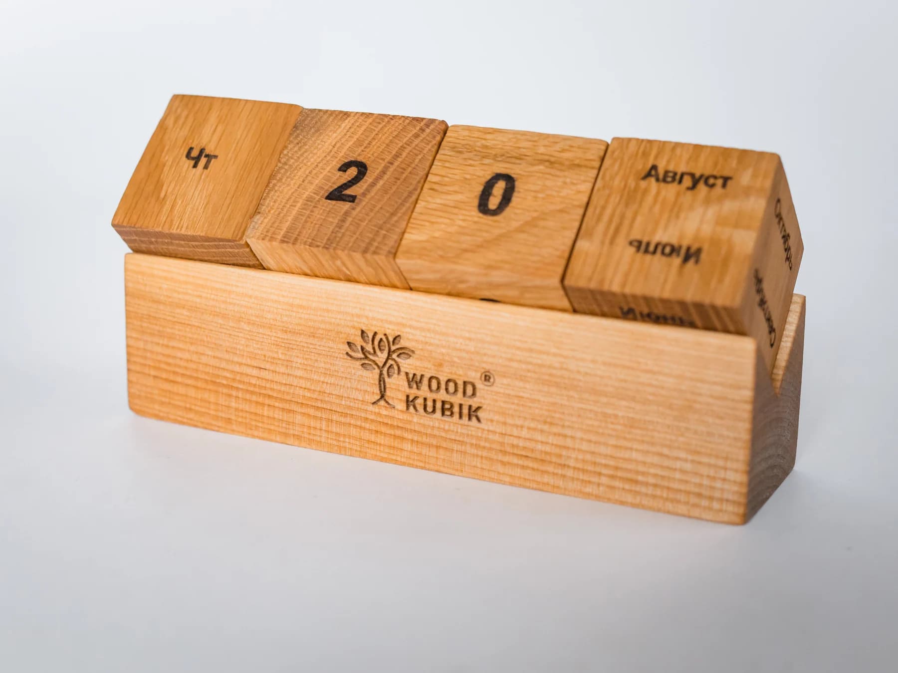 Вечный календарь — модель для корпоративного заказа Wood Kubik
