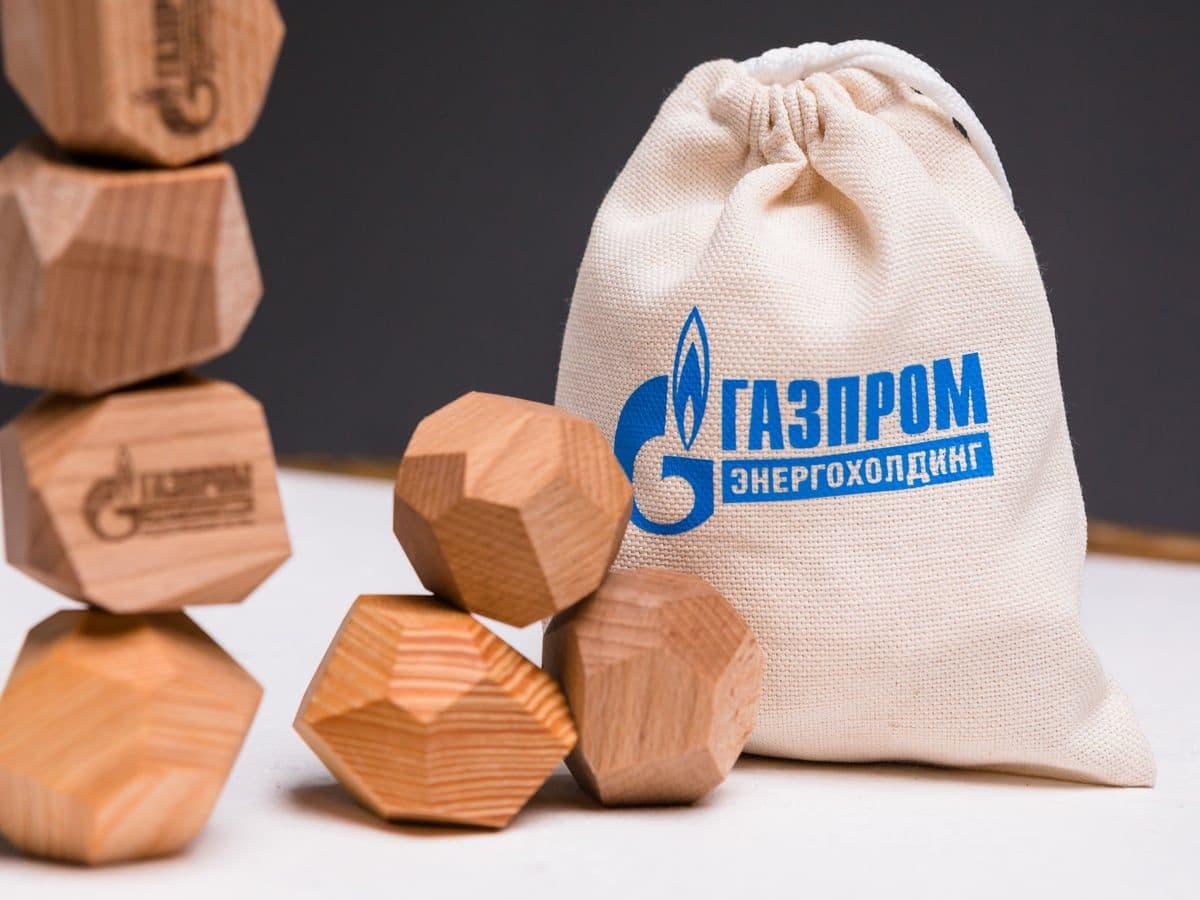 Кейс Газпром Энергохолдинг — деревянный корпоративный подарок Wood Kubik